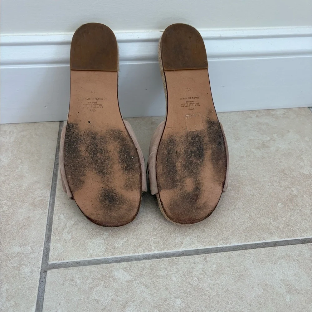 Valentino Garavani Taupe Bow Sandals - Picture 5 of 7